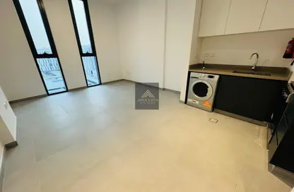 شقة - غرفة نوم - 2 حمامات للايجار في ذا سولو - الجادة - الشارقة