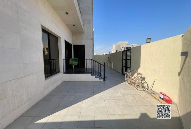 87448610 - Property Image 3