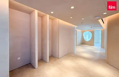 مكتب - استوديو - 2 حمامات للايجار في برج أوبوس - الخليج التجاري - دبي