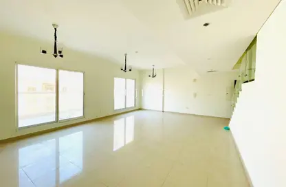 شقة - 3 غرف نوم - 4 حمامات للايجار في بناية رويال جي في سي - الضاحية 10 - قرية جميرا الدائرية - دبي
