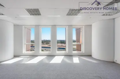 مكتب - غرفة نوم للايجار في أبراج تشرشل - الخليج التجاري - دبي