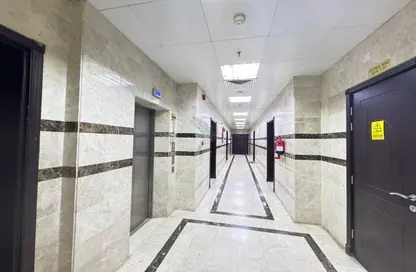 شقة - 3 غرف نوم - 3 حمامات للايجار في الدفينة - عشارج - العين