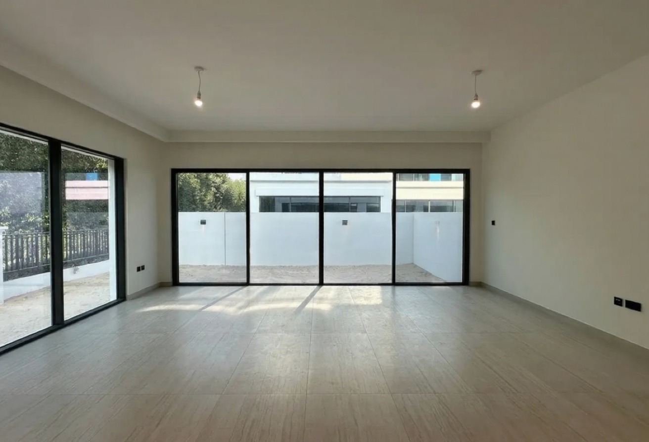 End Corner | Huge Layout | Ready to Move | Vacant