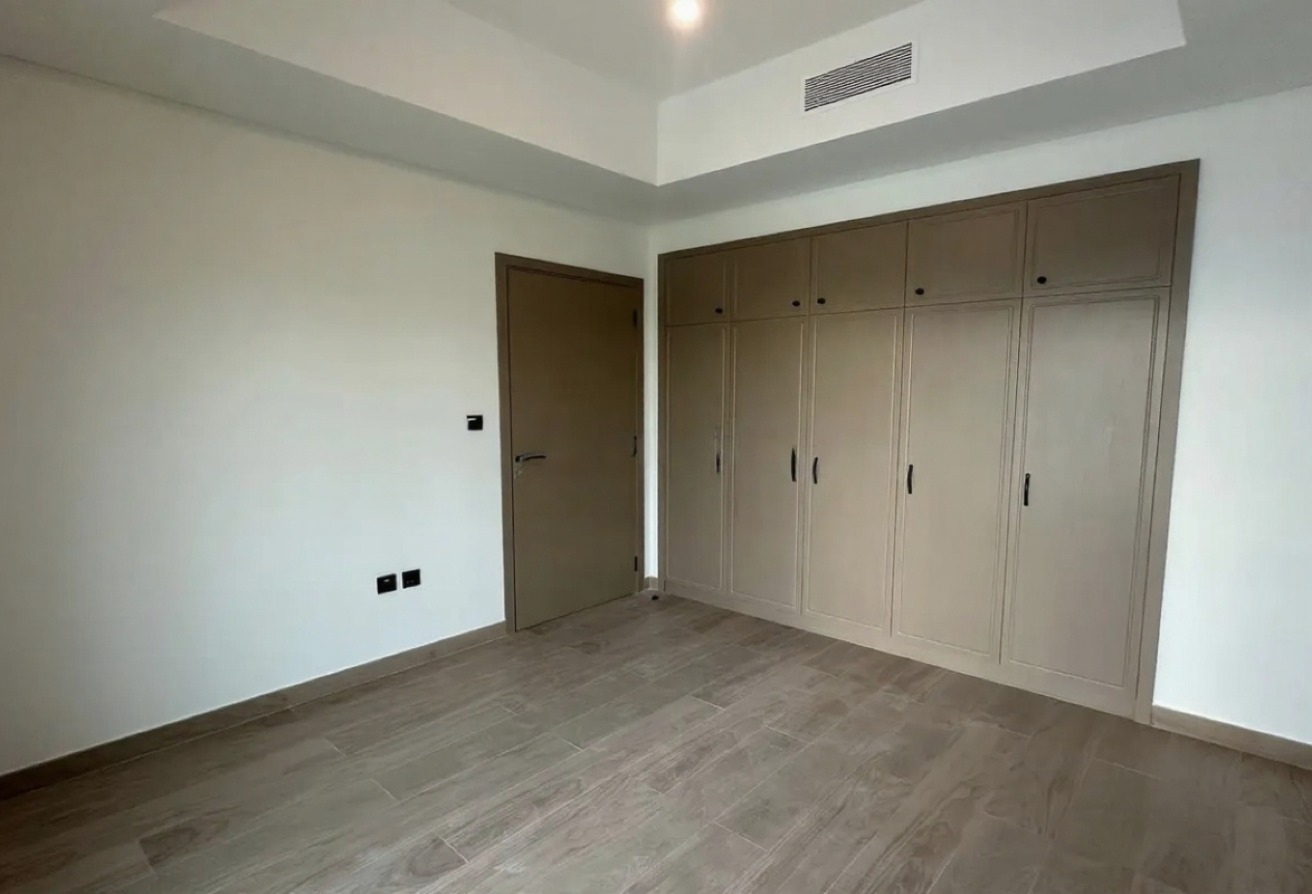 End Corner | Huge Layout | Ready to Move | Vacant 5