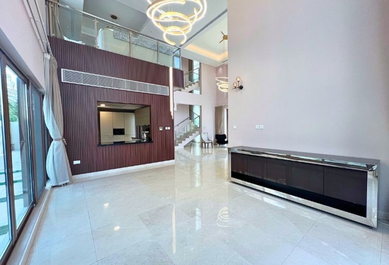 Family Home l Park View | 6BR En-Suite+ Maid Villa 5