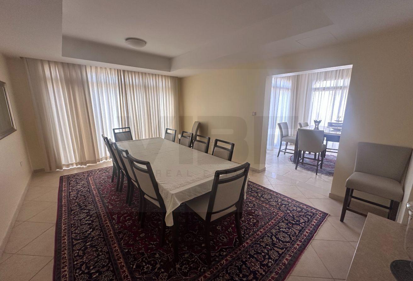 Massive 5 Bedroom – Beachfront Private Villa