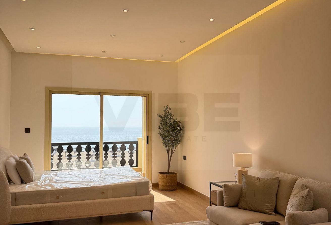 High-End Renovated Studio – Sea Views