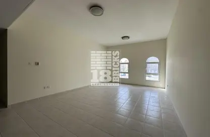 شقة - 2 غرف نوم - 3 حمامات للبيع في المبنى 153 - طراز حديث - ديسكفري جاردنز - دبي