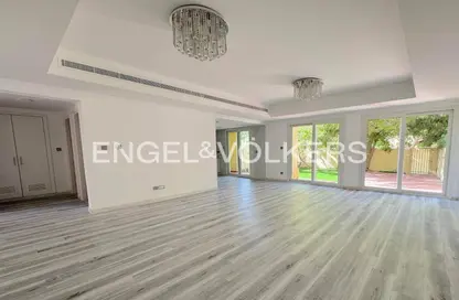 Villa - 3 Bedrooms - 3 Bathrooms for rent in Springs 4 - The Springs - Dubai