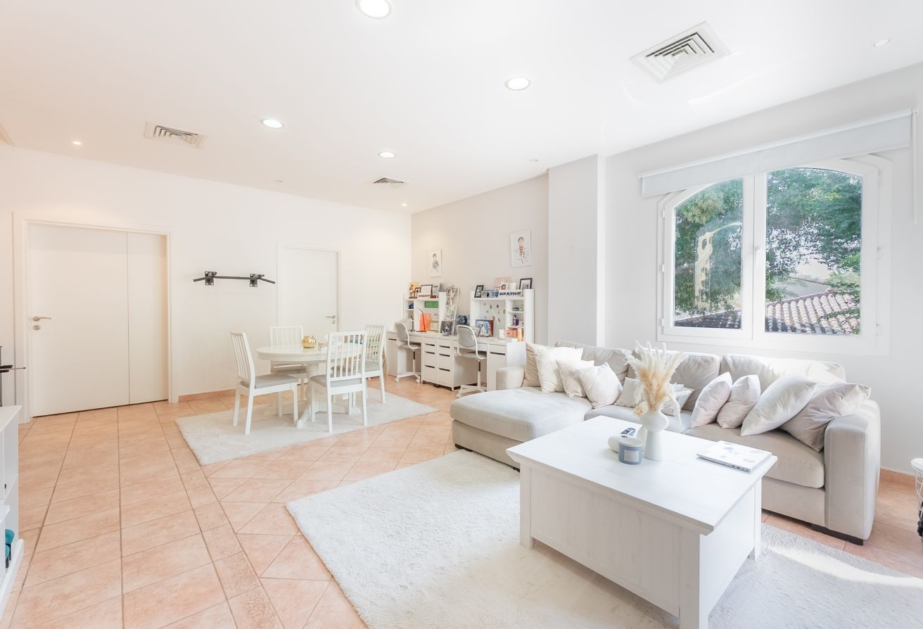 Corner Unit | Prime Location | Exclusive 3