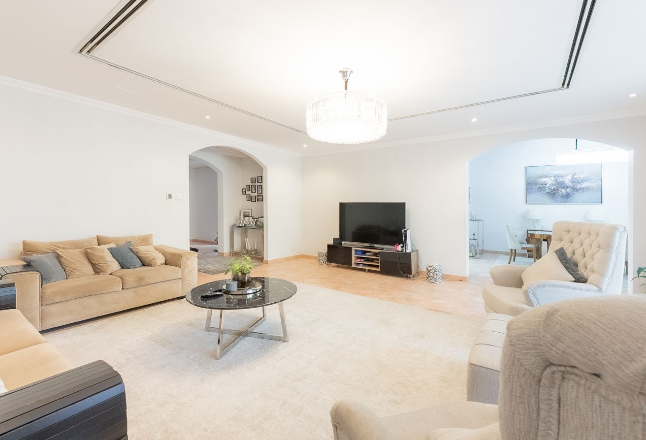 Corner Unit | Prime Location | Exclusive 2