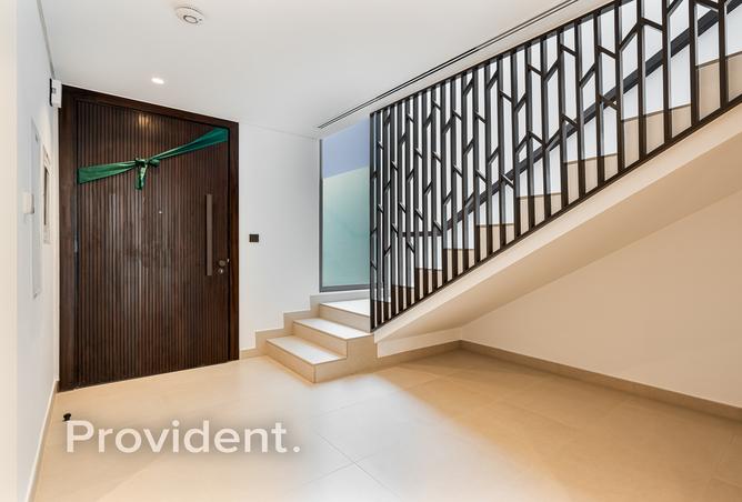 Upgraded | Close to Pool / Gym | Just Handed Over photo 2