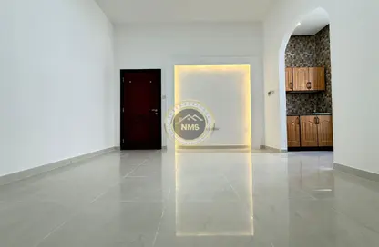 Apartment - Studio - 1 Bathroom for rent in Al Mushrif Villas - Al Mushrif - Abu Dhabi
