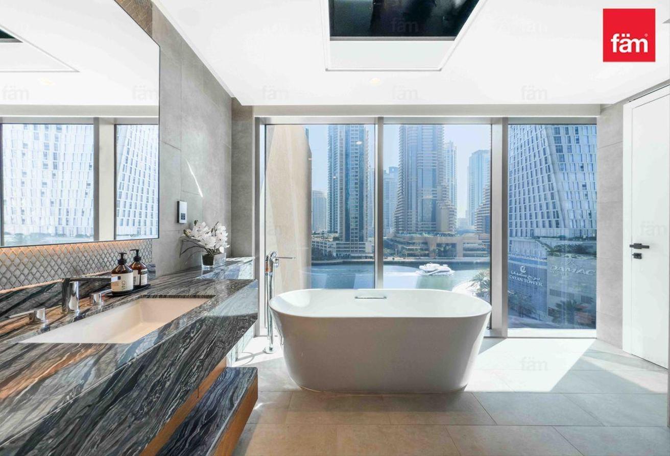 Upgraded Duplex | Exceptional Views | Office+Maid photo 5