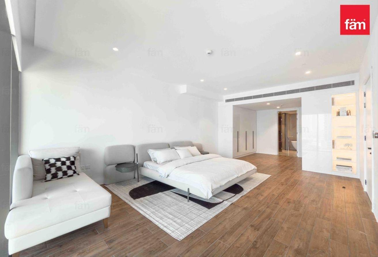 Upgraded Duplex | Exceptional Views | Office+Maid photo 9