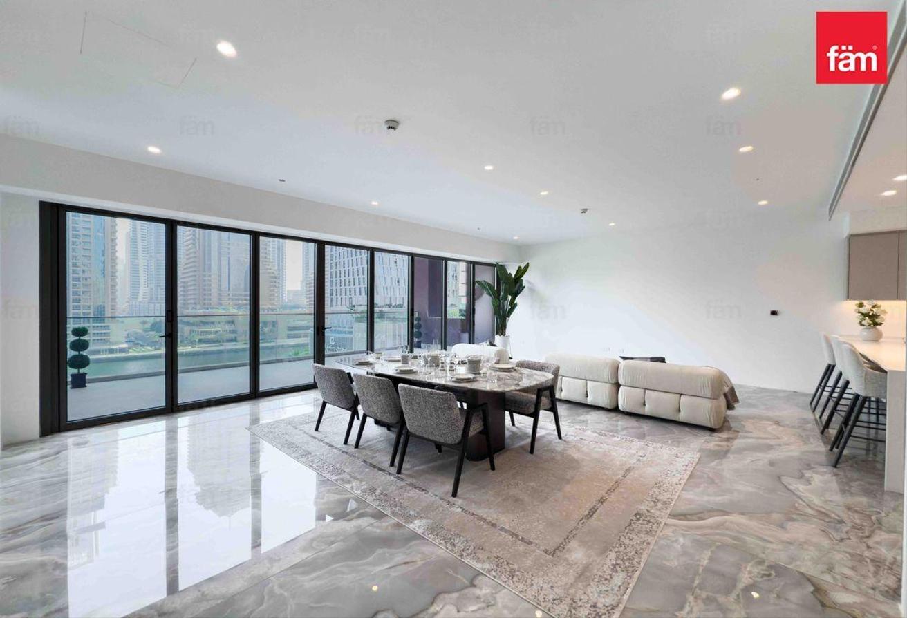 Upgraded Duplex | Exceptional Views | Office+Maid photo 3