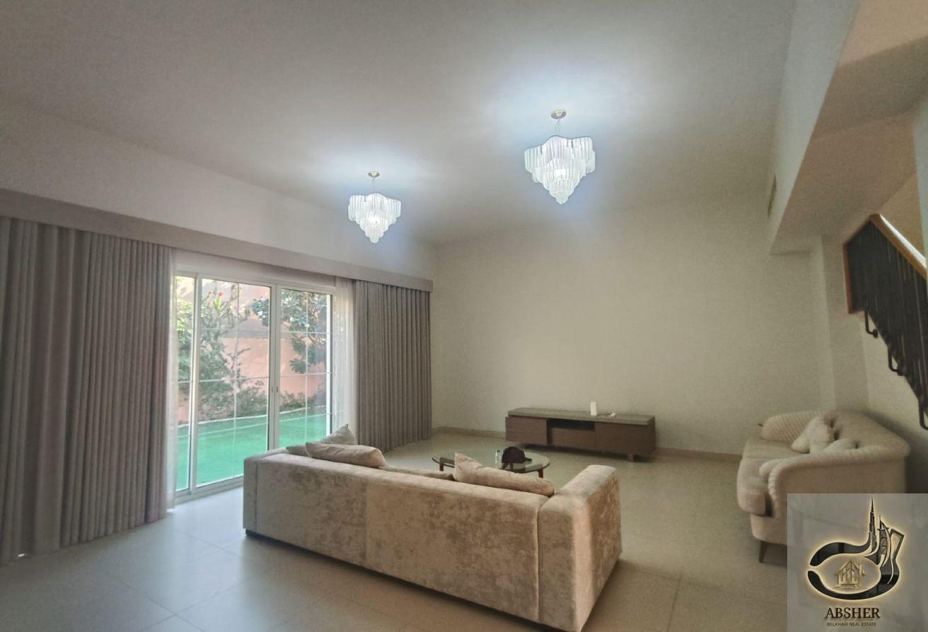 Nad Al Sheba 3 - Great Condition 4 Bedrooms Vacant photo 2
