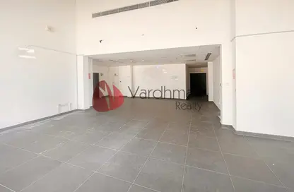 Shop - Studio - 2 Bathrooms for rent in Capital Golden Tower - Business Bay - Dubai