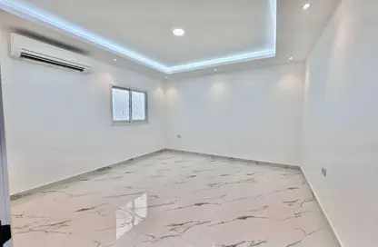 Apartment - Studio - 1 Bathroom for rent in Shakhbout City - Abu Dhabi Apartment - Studio - 1 Bathroom for rent in Shakhbout City - Abu Dhabi