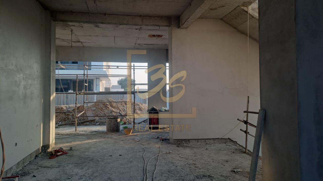Huge Plot | Private Pool and Lift | Handover Soon by 229540 