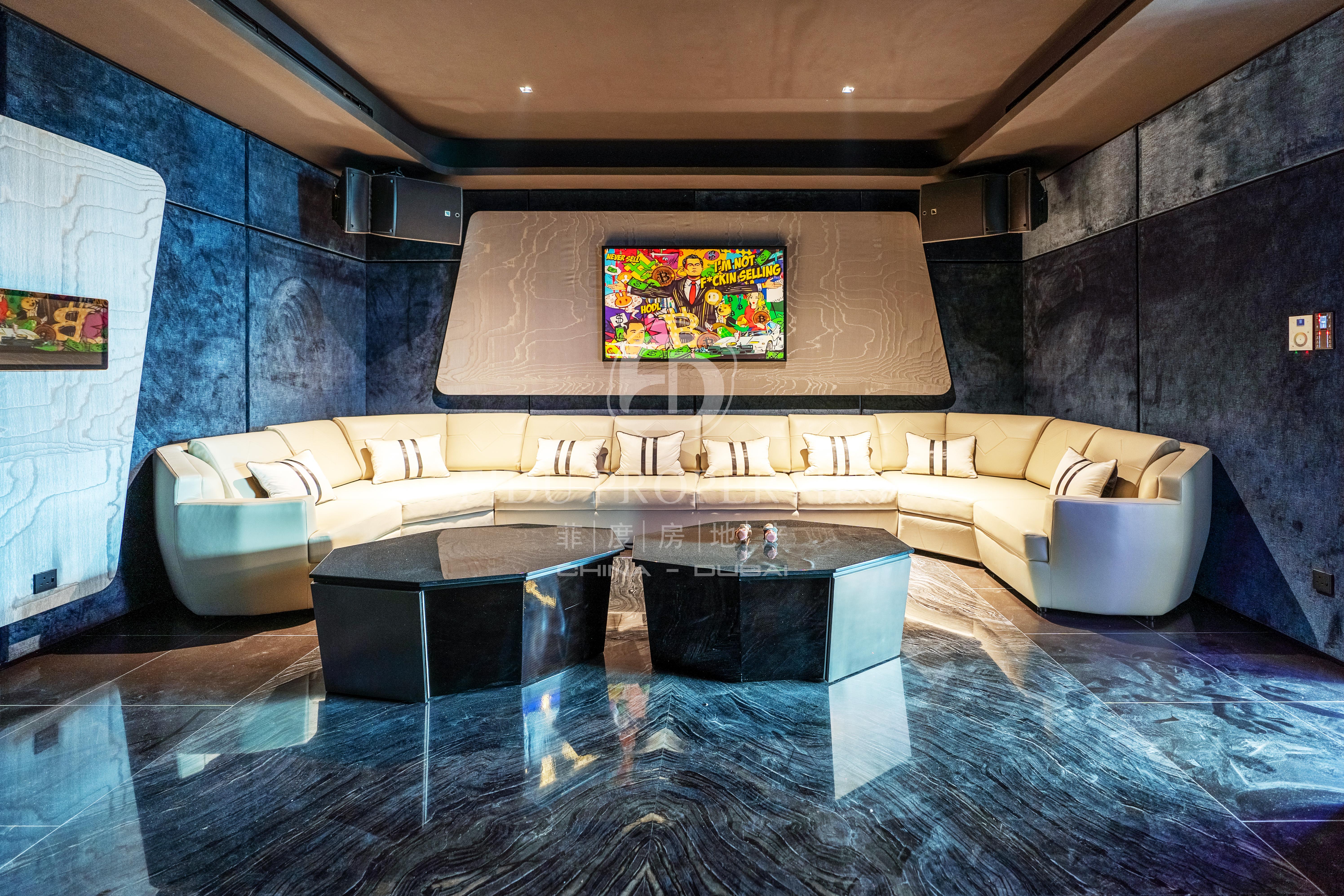 Custom Built 7 Bedrooms Mansion On The Golf Course