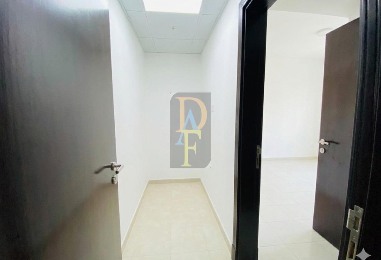 VACANT 1B/R NEAR THE GARDEN METRO STATION WITH ONE PARKING photo 5