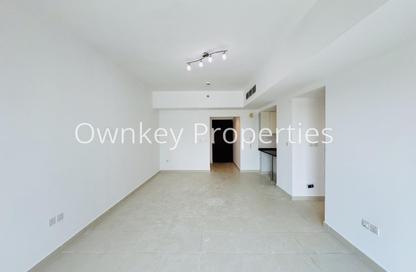 Apartment - 2 - 3 for rent in Oxford Building - District 14 - Jumeirah Village Circle - Dubai