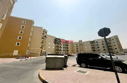 شقة - غرفة نوم - 2 حمامات للبيع في اي سي 1- اماراتي - 07 - طراز إماراتي - المدينة العالمية - دبي