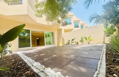 Villa - 4 Bedrooms - 4 Bathrooms for rent in Jumeirah 1 Villas - Jumeirah 1 - Jumeirah - Dubai