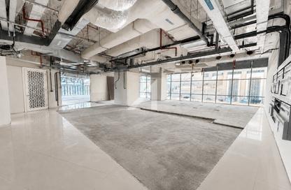 Retail - Studio - 4 Bathrooms for rent in Al Fattan Marine Tower - Al Fattan Marine Towers - Jumeirah Beach Residence - Dubai