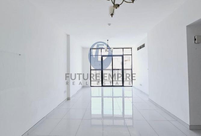 Luxurious 1BHK + BALCONY | Gym Pool | Near Metro photo 3