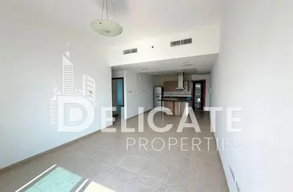 شقة - 2 غرف نوم - 2 حمامات للايجار في أبراج القصر 2 - أبراج القصر - واحة دبي للسيليكون - دبي