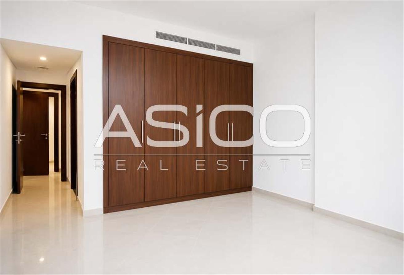 Bright 1BR | Pool & Gym | Great Location photo 2