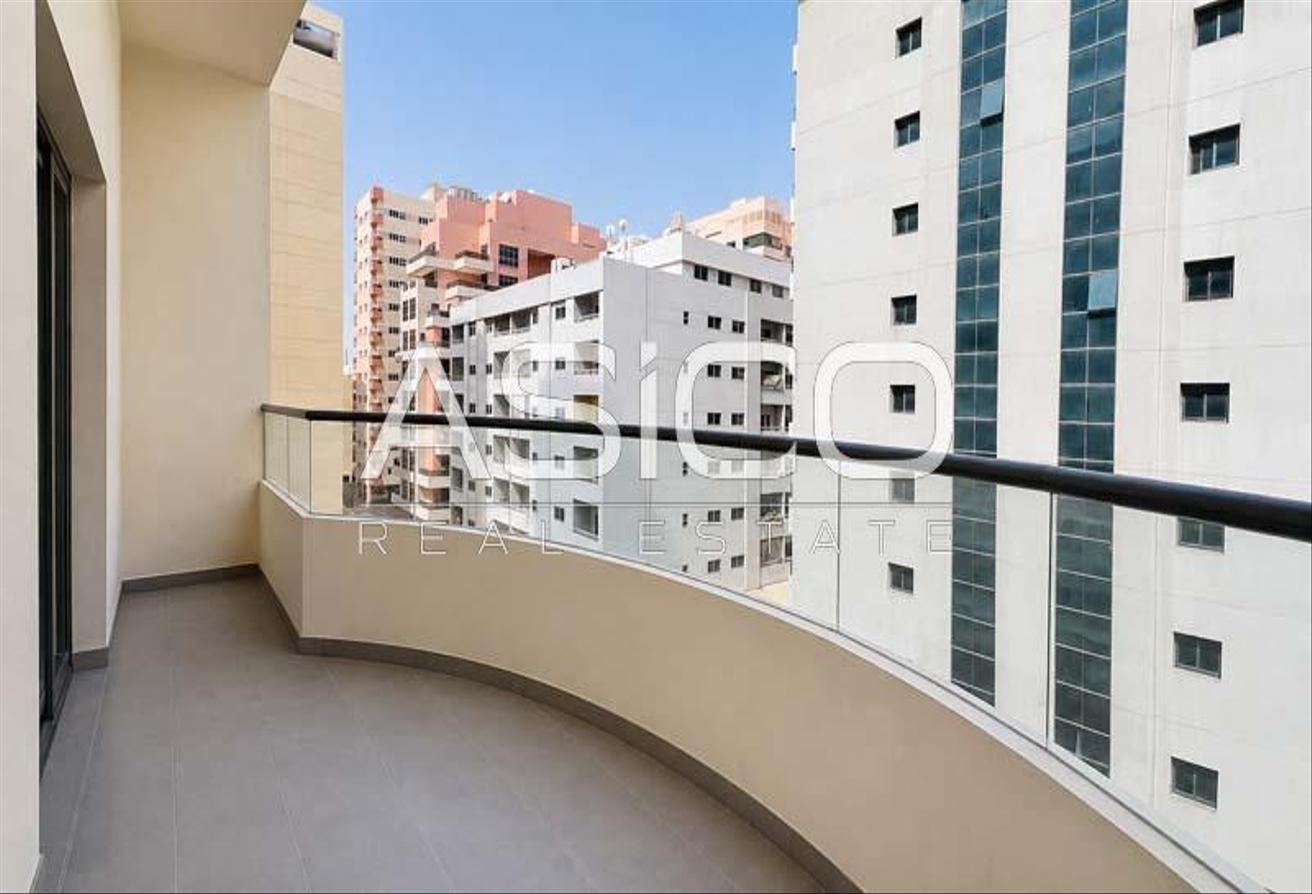 Bright 1BR | Pool & Gym | Great Location photo 11
