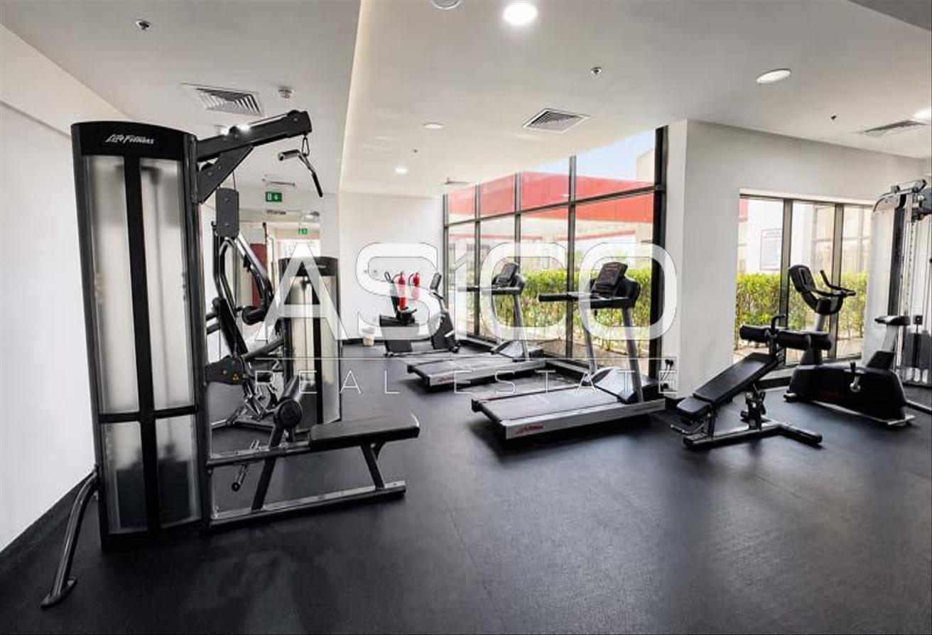 Bright 1BR | Pool & Gym | Great Location photo 13