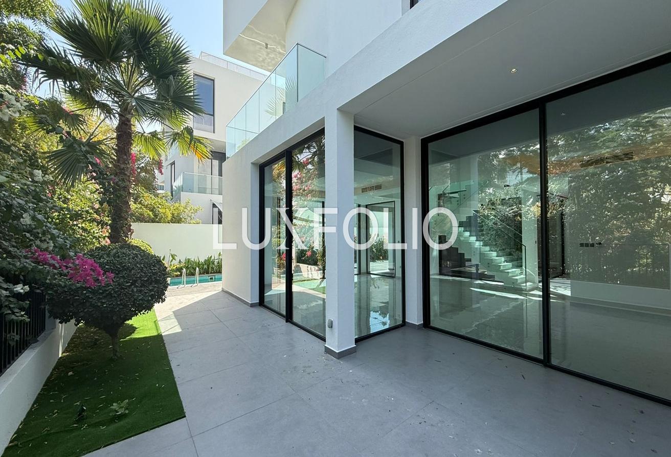 Private Pool | Ready To Move | Modern Luxury