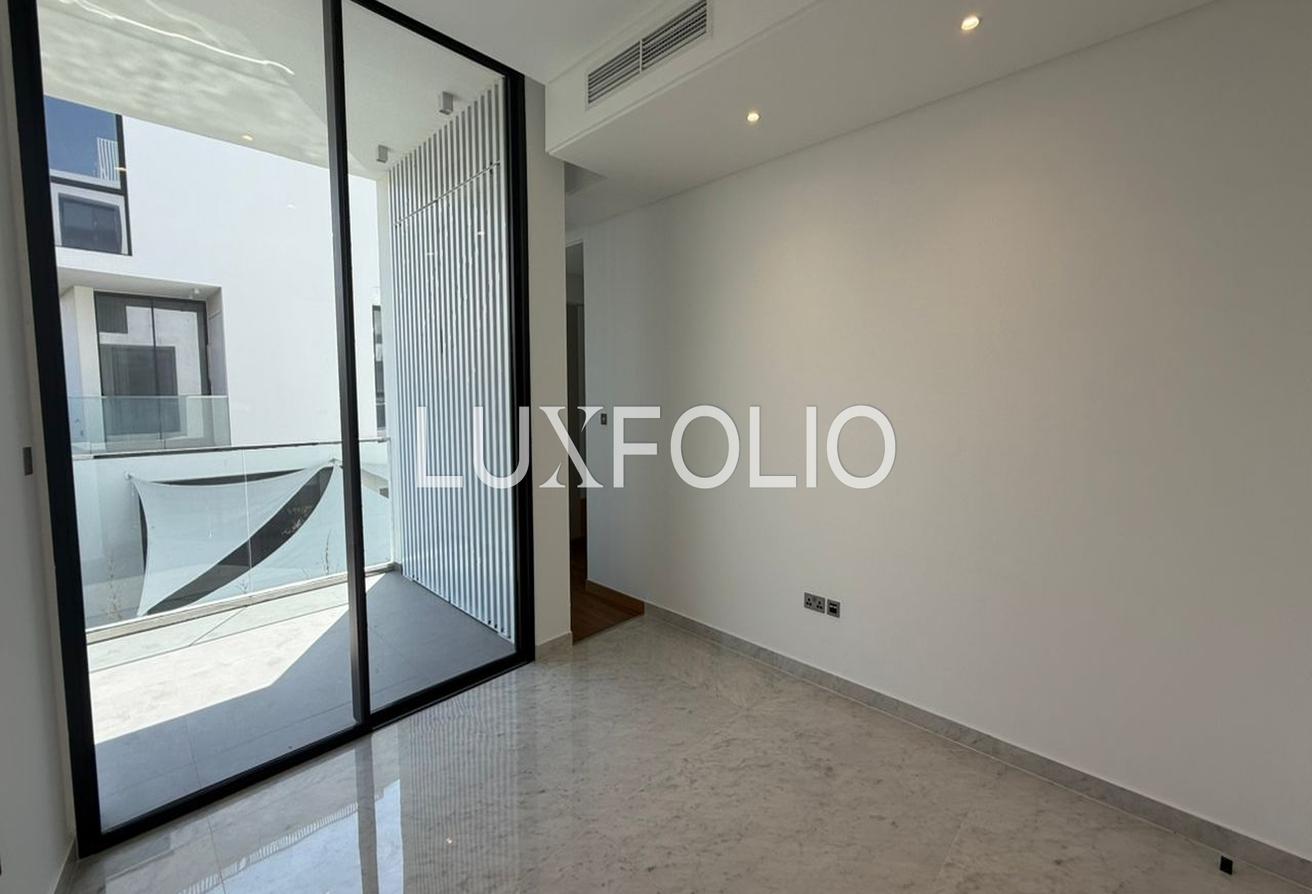 Private Pool | Ready To Move | Modern Luxury photo 15