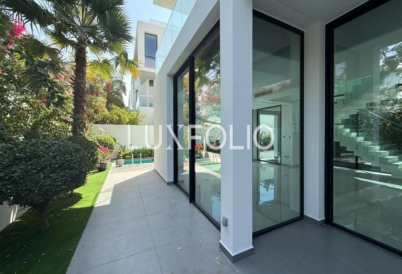 Private Pool | Ready To Move | Modern Luxury photo 4