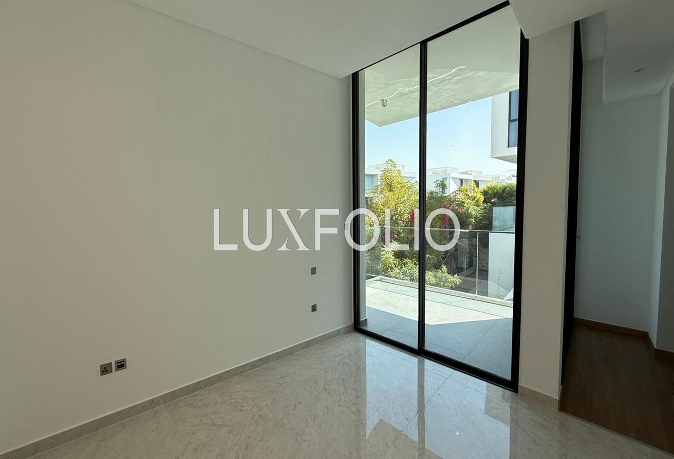 Private Pool | Ready To Move | Modern Luxury photo 23