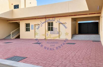 سكن عمال - استوديو - 7+ للايجار في دبا- الفجيرة - الفجيرة