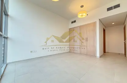 شقة - غرفة نوم - 2 حمامات للايجار في الرفاعة - بر دبي - دبي