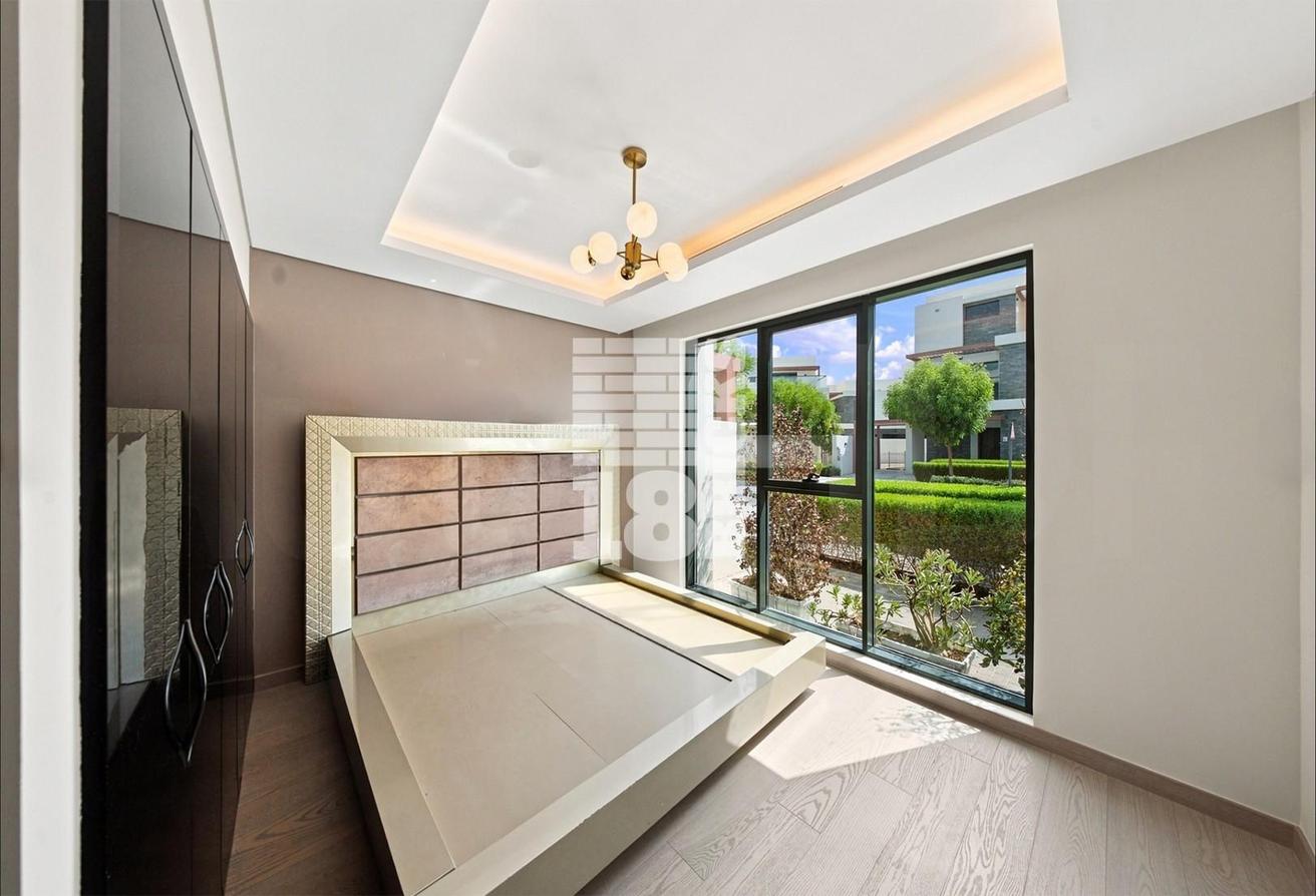 6 Bedrooms - Single Lane with Golf Course View photo 12