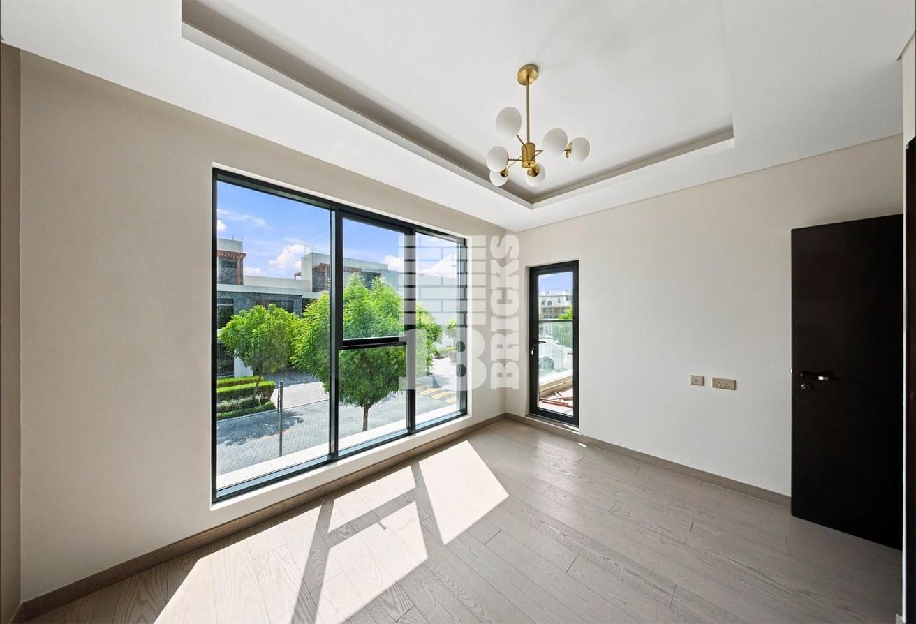 6 Bedrooms - Single Lane with Golf Course View photo 17