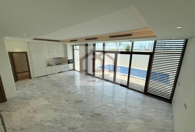 103242001 - Property Image 2