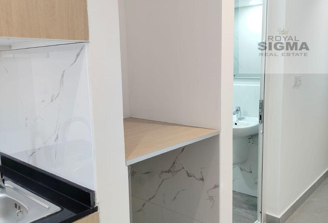 Studio Apartment in Al Karama, Dubai photo 4