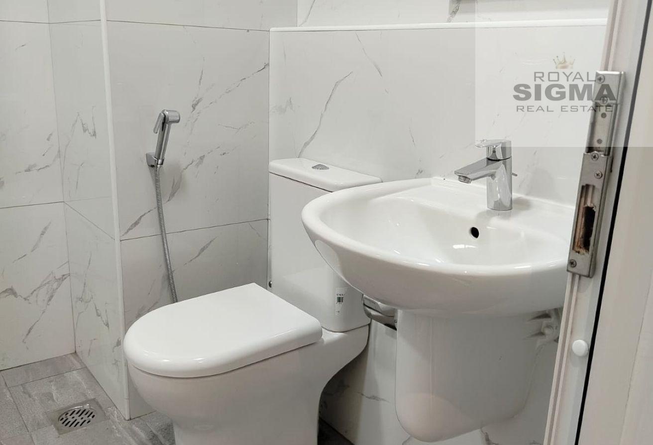 Studio Apartment in Al Karama, Dubai photo 5