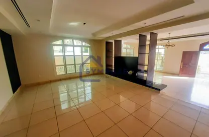 فيلا - 5 غرف نوم - 7 حمامات للايجار في منطقة القرهود - دبي