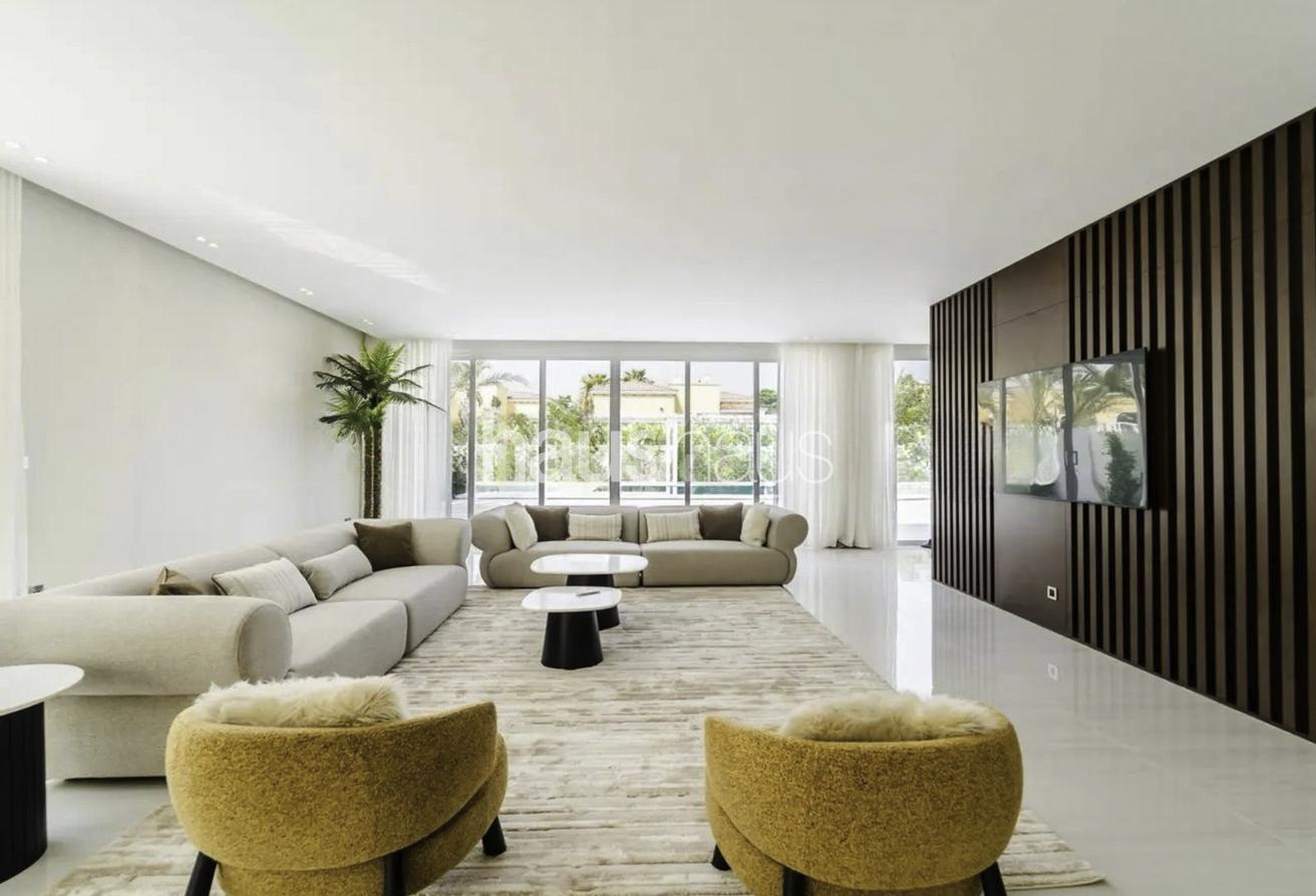 Luxury | Fully Upgraded | One of a kind photo 4