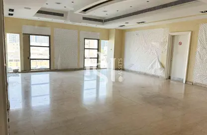 محل - استوديو - 1 حمام للايجار في شيلالا تاور - الخالدية - أبوظبي