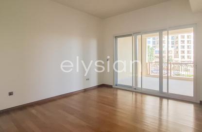 Apartment - 2 Bedrooms - 1 Bathroom for rent in Marina Residences 2 - Marina Residences - Palm Jumeirah - Dubai